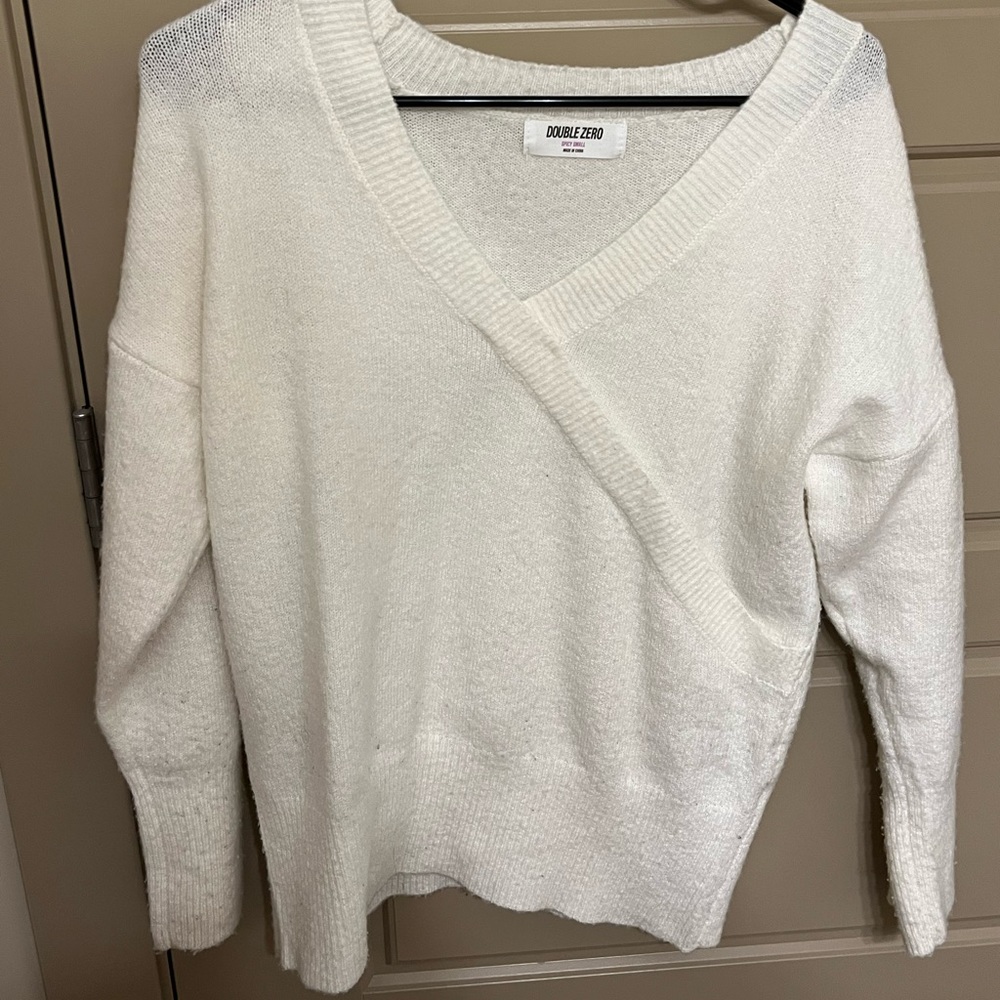 Double Zero- Long sleeve V-neck- Cross in front